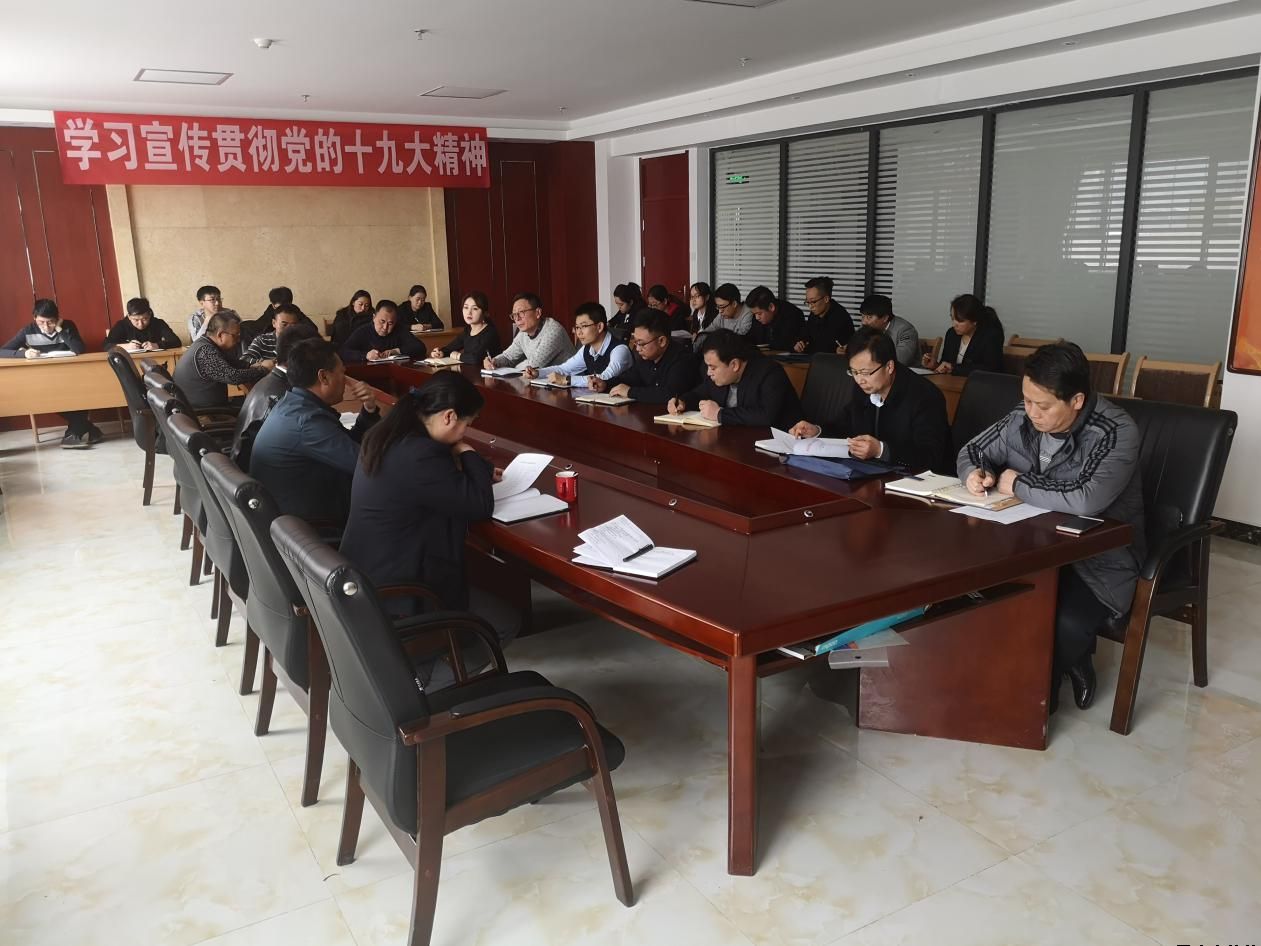 平?jīng)鲢垂菊匍_機關(guān)人員進(jìn)下屬企業(yè)掛職鍛煉參與生產(chǎn)經(jīng)營工作動員會(圖2)