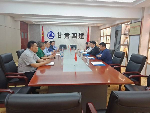 平?jīng)鍪懈笔虚L(zhǎng)葉劍芳、平?jīng)鲢垂径麻L(zhǎng)趙賢君一行赴蘭洽談融資擔(dān)保合作事宜(圖3)