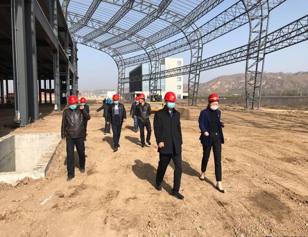 市建管局副局長田曉東帶隊督查指導平?jīng)鲞^境車輛綜合服務(wù)中心（一期）項目 開（復）工工作(圖2)