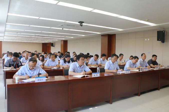 市政府國資委黨委委員、副主任邊疆到泓源公司講黨課(圖3)