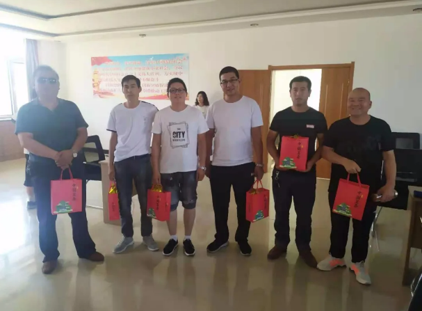 泓源出租車公司召開(kāi)7月份安全例會(huì)并開(kāi)展“炎炎夏日送清涼”活動(dòng)(圖3)